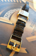 Charger l'image dans la galerie, MONTRE CARTIER OMEGA OR MERCURE 18K TANK 161.013
