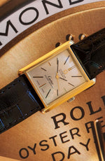 Charger l'image dans la galerie, MONTRE CARTIER OMEGA OR MERCURE 18K TANK 161.013
