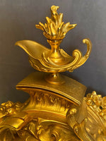 Charger l'image dans la galerie, Pendule cartel en bronze doré de style Louis XV

