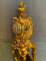 Charger l'image dans la galerie, Pendule cartel en bronze doré de style Louis XV
